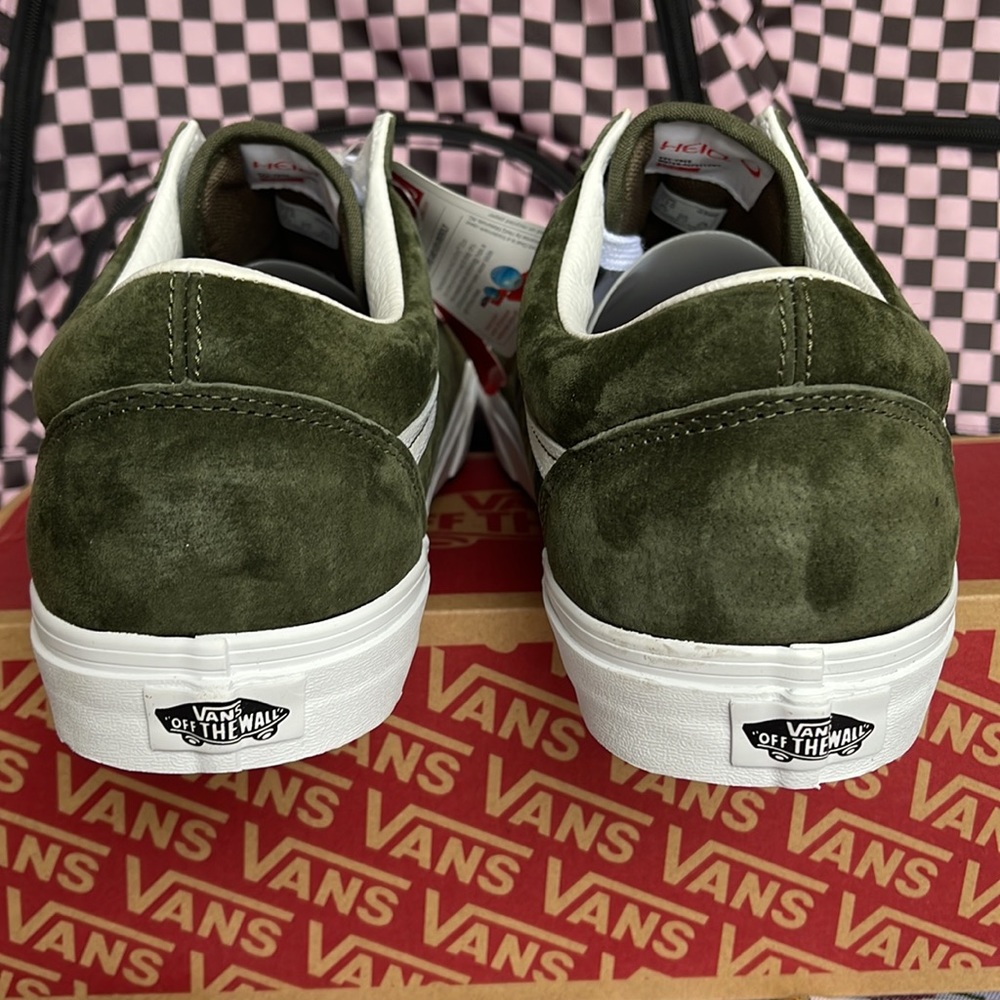 Vans Men’s Old Skool
Pig Suede Grape Leaf
VN0A4BW250K
Sneakers - Picture 14 of 16